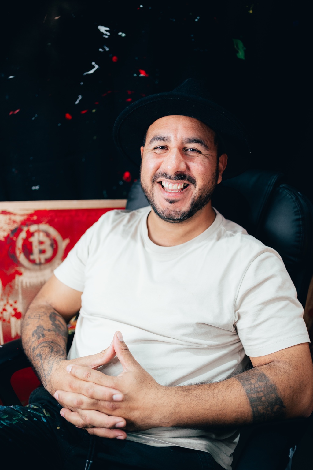 Hernán González smiling, photographed by Pauli